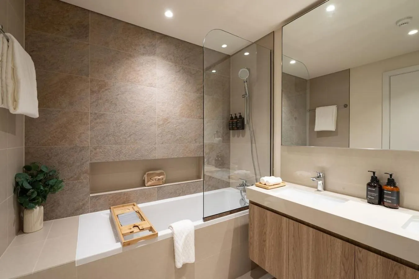 Seraya Residence 9 - 4Bdr - Skyline And Burj View - 3 Balconies Dubai Apartment
